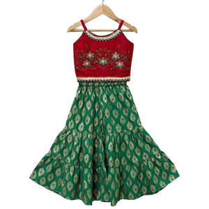 Ensemble de vêtements indiens pour filles, haut sans manches en polyester brodé rouge et vert, sharara, tenue décontractée élégante, vêtements de fête, Twisha Xpressions - Product Image 1