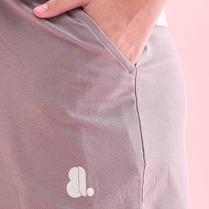 Shorts cargo gris pour femmes, poches latérales, fermeture boutonnée, coupe classique, 100% coton, séchage rapide, respirant, écologique, vêtements décontractés - Product Image 5