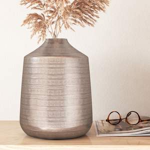 Vase décoratif en métal pour table, idéal pour l'intérieur moderne de la maison et du bureau, et pour l'affichage de fleurs artificielles - Product Image 4