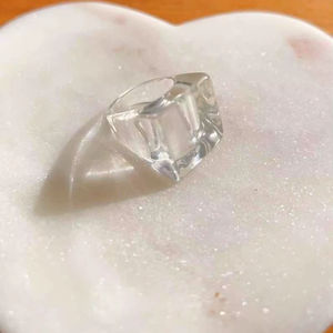 Bagues en résine faites à la main pour femmes – Bijoux de mode chics et colorés pour les fêtes, la plage et les occasions décontractées - Product Image 1