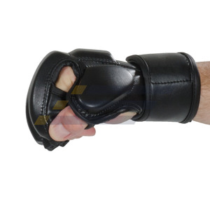 Gants de boxe MMA de qualité supérieure, best-sellers, logo et couleur personnalisés, confortables, durables, en cuir véritable pour hommes - Product Image 3