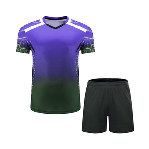 ชุดเทนนิสชาย เสื้อและกางเกงขาสั้นแบบกำหนดเอง ชุดกีฬา ผ้าแห้งเร็ว น้ำหนักเบา ระบายอากาศได้ดี สวมใส่สบายสำหรับการฝึกซ้อม - Product Image 1