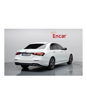 Mercedes-Benz Clase E E250 AMG Line Mayo 2022 32.912 km Emisión Euro V Caja de Cambios Automática Asientos de Cuero Volante a la Izquierda Cámara Trasera - Product Image 2