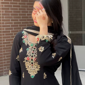 Magnífico Conjunto Sharara con Tela Chinon de Seda Pesada y Bordado con Lentejuelas, Top de Chinon y Pantalón Sharara Palazzo con Dupatta - Product Image 1