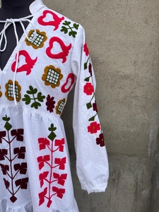 Robe longue décontractée en coton imprimé 100 % coton, col en V, manches longues, broderie Suzani à motif floral, collection 2026, best-seller - Product Image 4