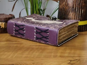 Diario de cuero púrpura hecho a mano, cuaderno de cuero Vintage de sol y luna, diario de bocetos, diario con cierre de latón hecho a mano sin regla - Product Image 5