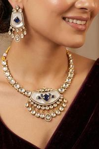 Exima - Conjunto de Collar y Pendientes de Latón con Incrustaciones de Kundan y Baño de Oro, Estilo Indo-Occidental, para Mujer, Ideal para Compromisos, Bodas y Fiestas - Product Image 2