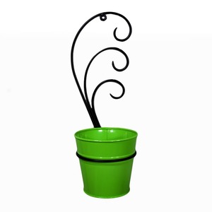 Pot de fleurs suspendu moderne en métal avec cadre elliptique pour la présentation de plantes vertes à fixer au mur - Product Image 2