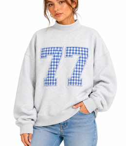 Sweat-shirt à col roulé surdimensionné pour femme avec appliqué en vichy bleu numéro 77 sur le devant, manches régulières, tricot en coton, automne - Product Image 5