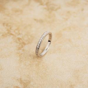 Anillo de Media Eternidad Clásico con Moissanita de Corte Redondo, Anillo de Boda Original de Plata 925 para Mujer, Regalo Fino - Product Image 5