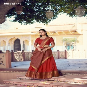 Lehenga de polialgodón de la mejor calidad con borde tejido con zari, blusa y dupatta a juego, colección a precio de mayorista. - Product Image 1