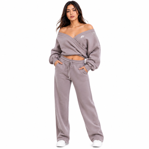 Ensemble décontracté deux pièces pour femme : Sweat-shirt à épaules dénudées et pantalon large coupe ample – Vente en gros – Tenue streetwear - Product Image 1