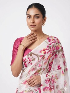 Elegante Sari de Seda con Estampado Floral Blanco y Blusa Rosa para Mujer, Ropa de Boda, Temporada de Primavera, Corte Regular, Largo hasta el Suelo, Estilo Bollywood - Product Image 2