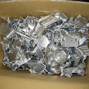 Déchets de bloc-moteur en aluminium récupérés, de qualité industrielle, coupés proprement, pour l'import-export - Product Image 1