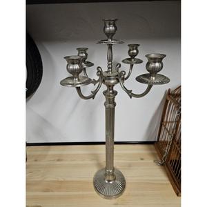 Candelabro de Cinco Brazos, Portavelas de Metal Plateado, Decoración para el Hogar, Diseño Duradero, Técnica de Fundición a Mano, Resistente al Calor, Suministros para Eventos - Product Image 1