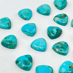 Turquesa Azul Mohave en Forma de Tríguerna, Cabujón, Gema Suelta para Joyería - Product Image 4