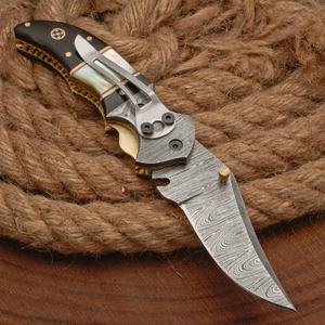 Cuchillo de Bolsillo Plegable de Acero Damasco de Grado Industrial Pasha Enterprises 58HRC con Punta Clip, Mango de Madera Pakka y Hueso, Cuchillo de Caza EDC - Product Image 1