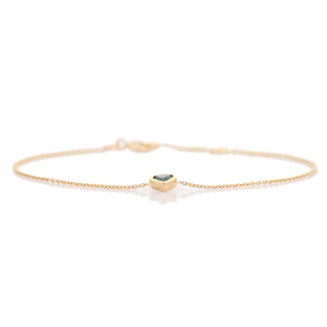 Impresionante Pulsera Minimalista con Zafiro Azul en Forma de Corazón, Engastado en Bisel, Personalizada en Oro Amarillo Real de 14K - Product Image 5