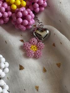 Llavero con Bordado Floral Colorido, con Hermoso Trabajo de Cuentas y Acabado Tradicional Hecho a Mano - Product Image 6