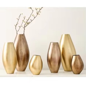 Vase à fleurs décoratif classique en métal, élégant support floral pour table de réception de mariage - Product Image 5