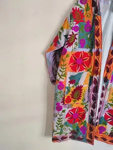 Chaqueta Larga de Terciopelo Suzani Bordada a Mano para Mujer, Estilo Boho Chic, Patrón Floral Colorido, Manga Larga, Estilo Étnico, Ropa de Abrigo de Invierno - Product Image 3