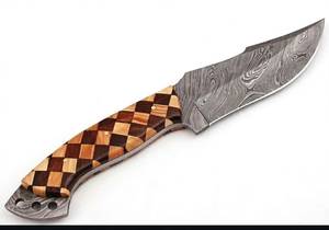 Herramienta utilitaria resistente para exteriores de acero damasco grabado con ácido de alto contraste con mango de madera con mosaico - Product Image 3