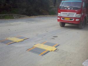 Tragbare Achswaagen-Set mit zwei Platten für dynamische und mehrere Platten für statische Wiegevorgänge, inklusive Rampen, Matten und Transportkoffer - Product Image 5