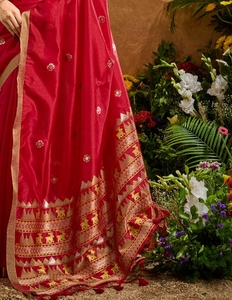 KV Women's Cotton Blend <b>Red</b> Woven Designer <b>Saree</b> With Unstitched Blouse - Product Image 4