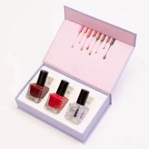 Caja de Embalaje de Lujo para Esmalte de Uñas con Logotipo Estampado en Lámina Dorada y Solapa Magnética - Product Image 3