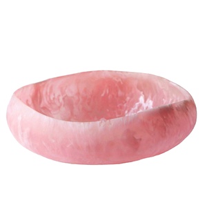 Bol peu profond décoratif en résine marbrée rose clair, fait main, écologique, compatible lave-vaisselle, pour centre de table ou rangement, idéal pour les fêtes - Product Image 1