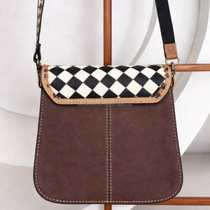 Bolso de cuero tallado a mano, bandolera estilo gitano bohemio, novedad, hecho a mano, diseño a cuadros, estilo occidental. - Product Image 5
