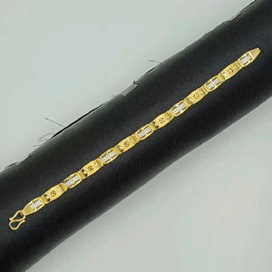 Bracelet pour homme en or 22 carats avec un design à maillons texturés et cloutés, finition haut de gamme, bijoux élégants et luxueux pour un usage quotidien - Product Image 1