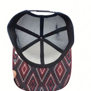 Gorra de camionero Richardson con parche de cuero personalizado y logotipo - Product Image 4