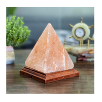 Lampe de sel de l'Himalaya en cristal rose artisanale de 2 kg en forme de petite pyramide décorative pour le bien-être, les spas et la décoration des centres holistiques