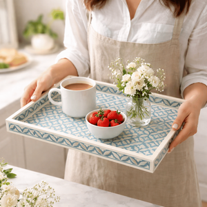 Plateau de service moderne en os incrusté |   Plateau décoratif pour table basse |   Plateau ottoman blanc avec poignées découpées |   Plateau décoratif pour salon - Product Image 1