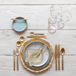 ที่ใส่ผ้าเช็ดปากแบบพู่โลหะตกแต่ง สำหรับงานเลี้ยงวันหยุดทันสมัย  แหวนผ้าเช็ดปากหนังสีทองพรีเมียม - Product Image 2