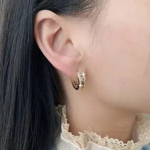 Boucles d'oreilles créoles en argent sterling avec moissanite véritable taille ronde, plaquées or jaune 14 carats, bijoux de luxe vintage pour femme - Product Image 3