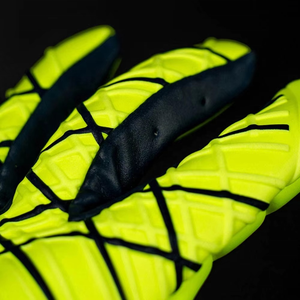 Guantes de Portero de Fútbol de Látex Básicos Nuevos de Alta Calidad con Protección para los Dedos, Goma Antideslizante en el Dorso y Correa Integrada - Product Image 3