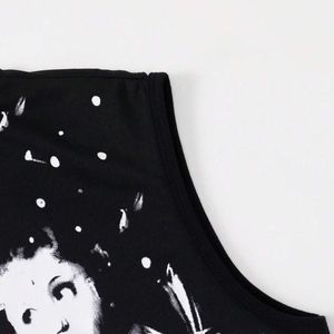 เสื้อกล้ามผู้ชายแบบมีลายกราฟิก คอกลม ผ้าฝ้าย สวมใส่สบาย รับผลิตแบบ OEM ODM ขายส่ง เสื้อผ้าแฟชั่น ส่งออก - Product Image 4