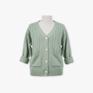 เสื้อคาร์ดิแกนถักแบบเวียดนาม คอวี สีพื้น เรียบง่าย ผลิตจากอะคริลิก 100% รับผลิตแบบ OEM และ ODM มีกระเป๋า 4 กระดุม ผ้าถัก - Product Image 2