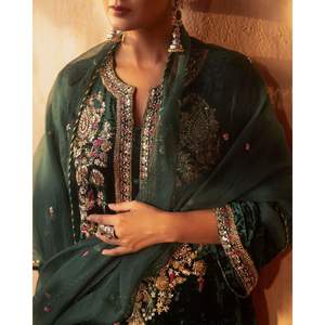 Ensemble de costume de fête de travail de séquence de broderie lourde pour femmes avec travail de paillettes élégant pour le travail et les fêtes - Product Image 4