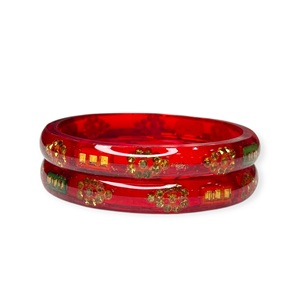 Conjunto de Brazaletes Acrílicos Rojos de Moda con Diseño de Corte Esmeralda e Imitación de Perlas Brillantes, Chapados en Oro, para Bodas - Product Image 3