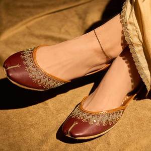 Comfortable Ethnic Footwear Fashion Women Khussa Pumps Handmade Ethnic Traditional Pakistani Flats Comfortable Ladies Shoes - Product Image 2