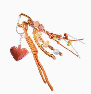 Colgante de Bolso Bohemio Tejido a Mano, Corazón de Cuero 3D Relleno en Naranja, Estilo Romántico Vintage, Accesorio Artesanal Resistente para Resort - Product Image 1