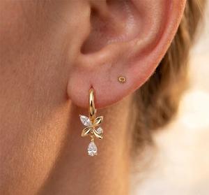 Pendientes de Aro Marquise con Pequeño Dije Floral en Forma de Pera, Chapados en Oro de 18K, Pendientes de Aro Modernos para Mujer - Product Image 6