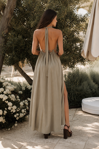 Vestido largo caqui con cuello halter y aberturas para mujer, sin espalda, ideal para playa, resort o vacaciones de verano. - Product Image 5
