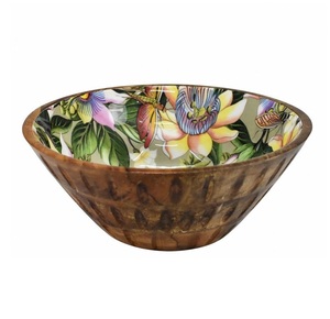 Tazón de madera de alta calidad con forma redonda para servir frutas y alimentos, con diseño floral único y acabado interior en esmalte. - Product Image 6