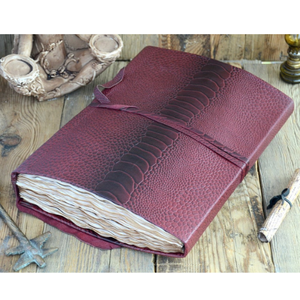 Diario de Cuero con Grabado de Serpiente Borgoña Grande, Cuaderno Rústico Hecho a Mano con Acabado Envejecido, Diario de Viaje, Grimoire con Páginas Desgastadas - Product Image 4