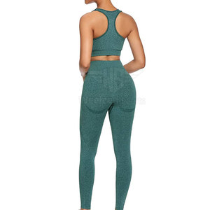 Ensemble de yoga confortable pour femmes avec tissu extensible et doublure douce, parfait pour le yoga quotidien et les étirements - Product Image 4
