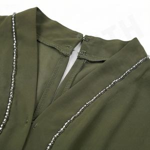 ชุดกิโมโนแบบสวมทับ OEM ปี 2025 ผ้าโพลีเอสเตอร์เนื้อนุ่มยืดหยุ่นสูง หนาขึ้น สำหรับผู้หญิงมุสลิม คอวี แขนยาว ประดับลูกปัด ความยาวระดับข้อเท้า - Product Image 4